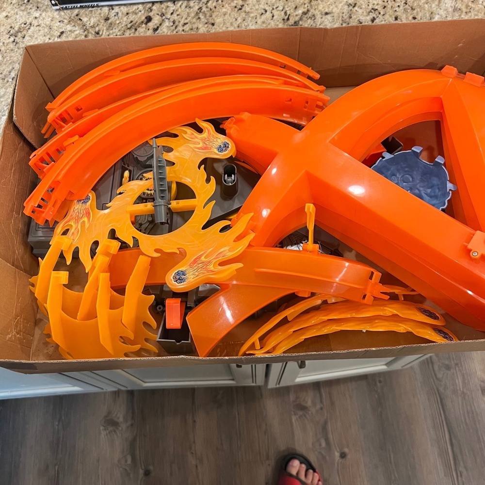 Hot Wheels Fireball Raceway Motorized Track Set 21 Ft 2001 Mattel no cars. - Picture 3 of 6